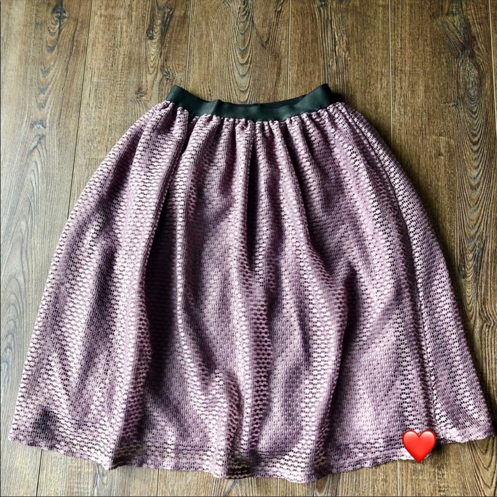 Cute Full lacey Xhilaration skirt.